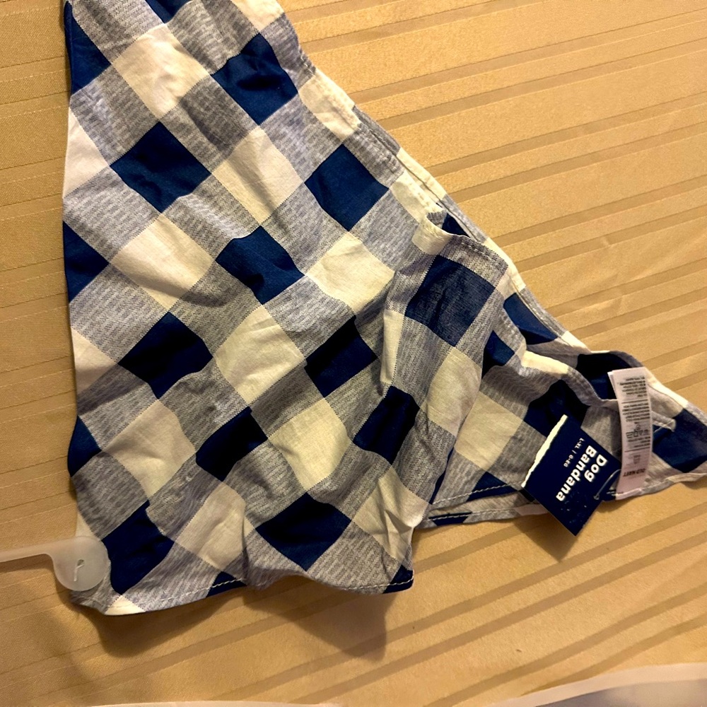 NWT Old Navy checkered dog bandanna in navy blue and white in L-XL